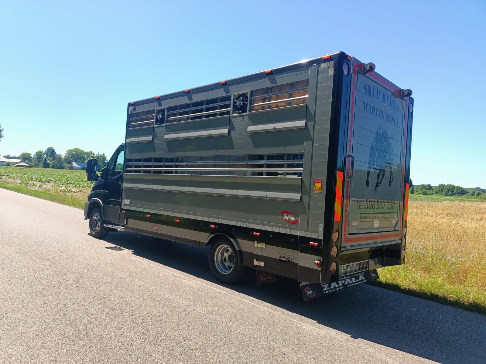 Samochód transportowy