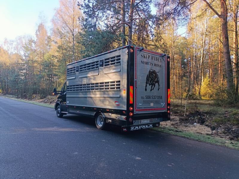 Samochód transportowy