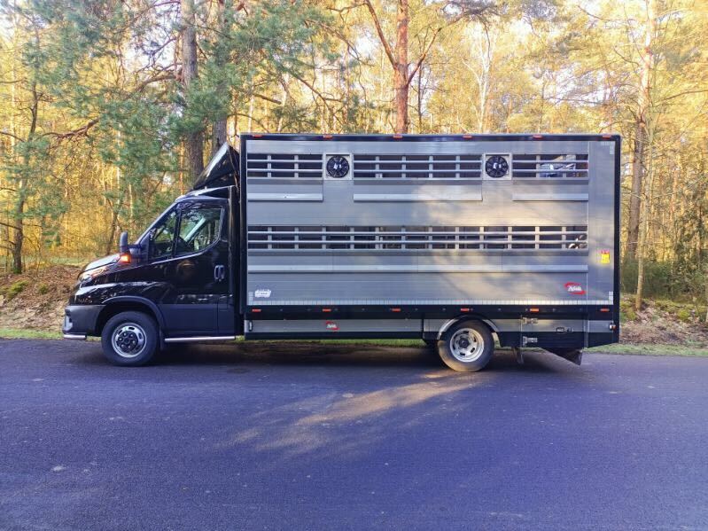 Samochód transportowy