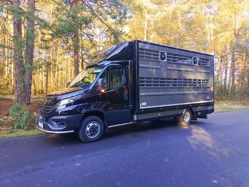 Samochód transportowy