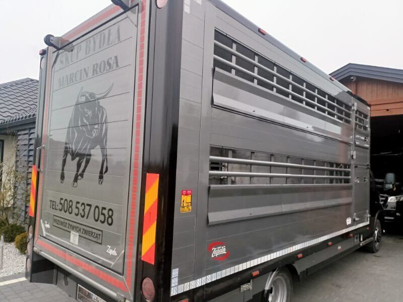 Samochód transportowy