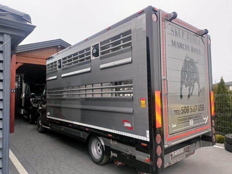 Samochód transportowy